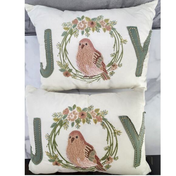 Pier 1 Set of Pillows "Joy" wreath Christmas bird 19" X 14" embroidered texture - Picture 1 of 9